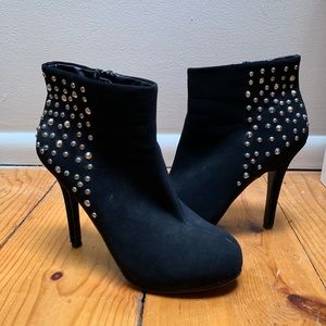 Madeline Girl | Black Studded Pumps | Size: 7 1/2